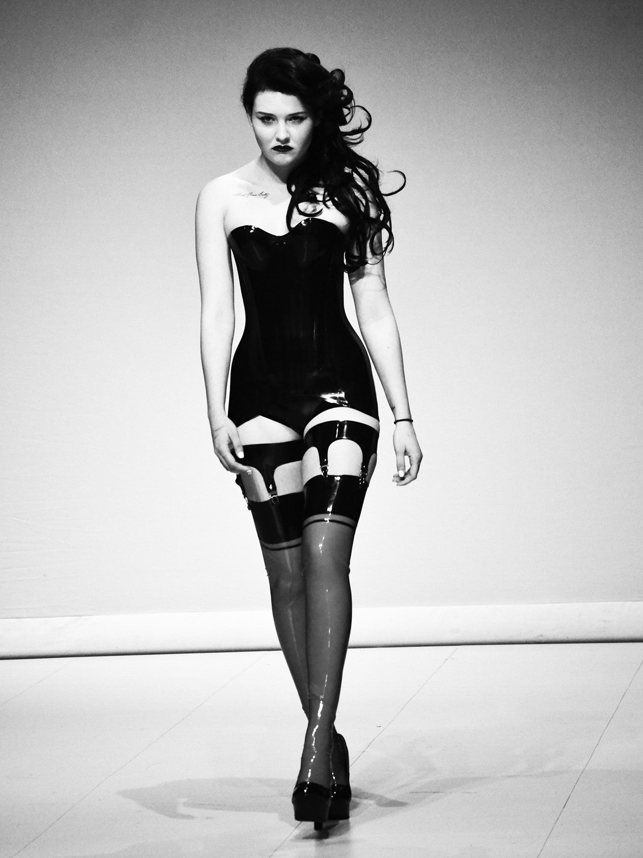 Vamp Thigh Garters